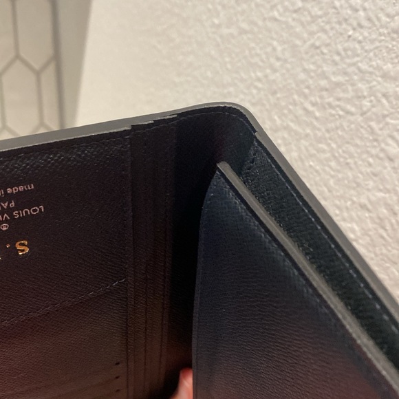 ⭐️SOLD⭐️ EUC Louis Vuitton Brazza Black Taiga - Picture 13 of 15